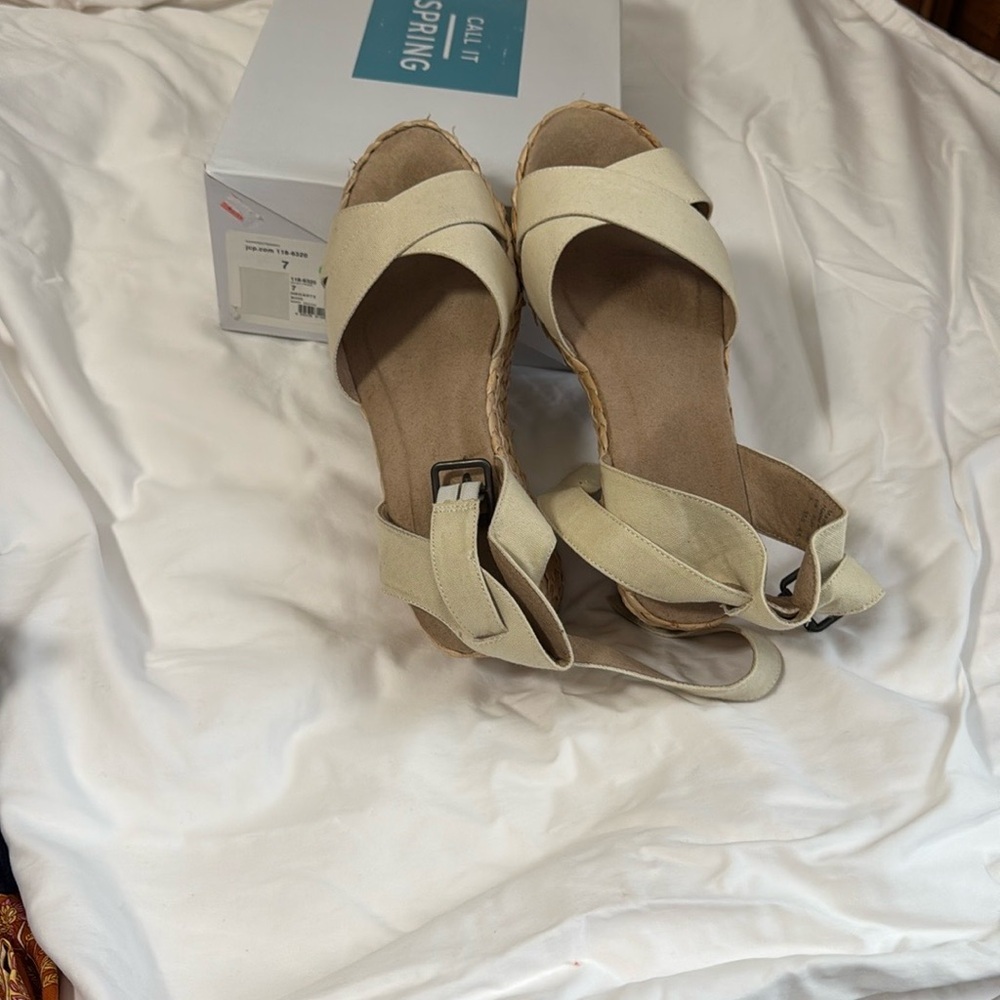 Call It Spring Hagarty Bone Espadrille Wedge Sandals Size 8